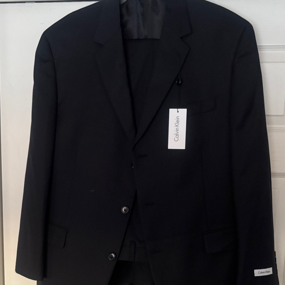 Calvin Klein Men's Elegant Black Suit
